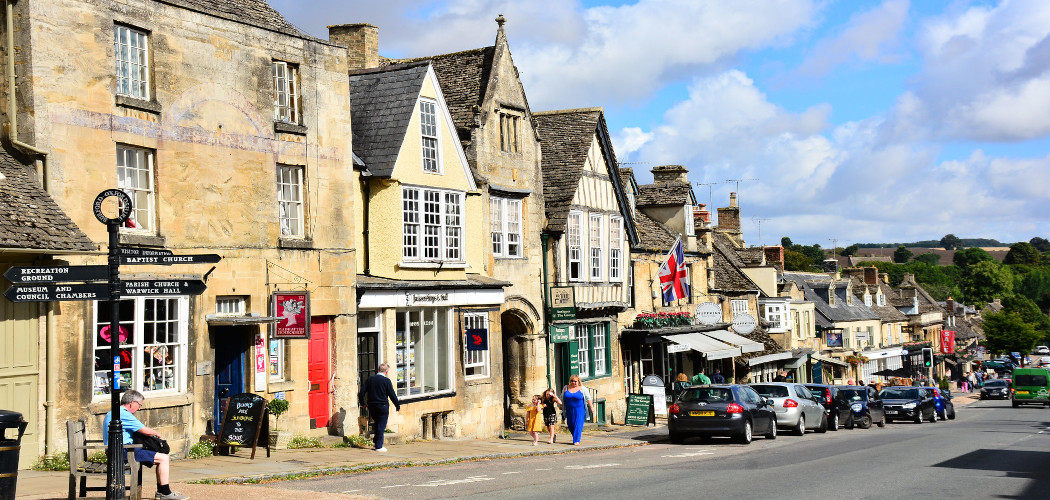 A row of shops in Burford High Street